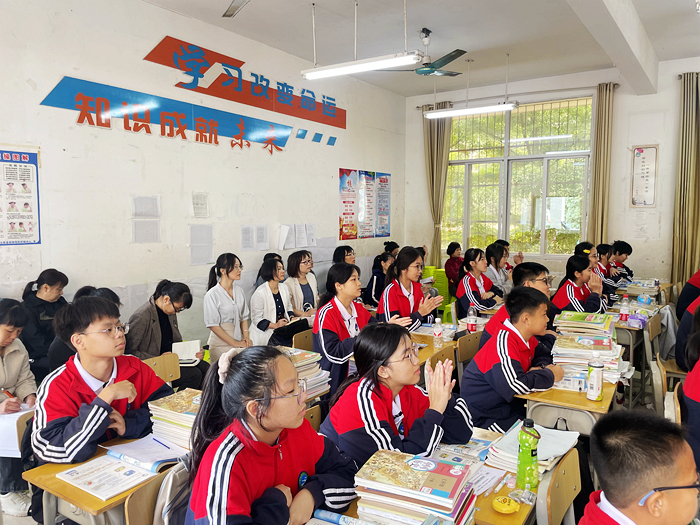 专家听课.jpg